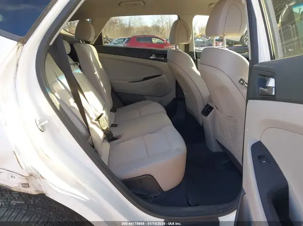 KM8J3CA28HU595323 2017 HYUNDAI TUCSON - Image 8