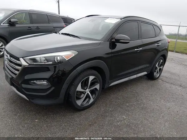 KM8J3CA28JU622767 2018 HYUNDAI TUCSON - Image 2