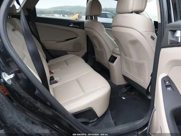 KM8J3CA28JU622767 2018 HYUNDAI TUCSON - Image 8
