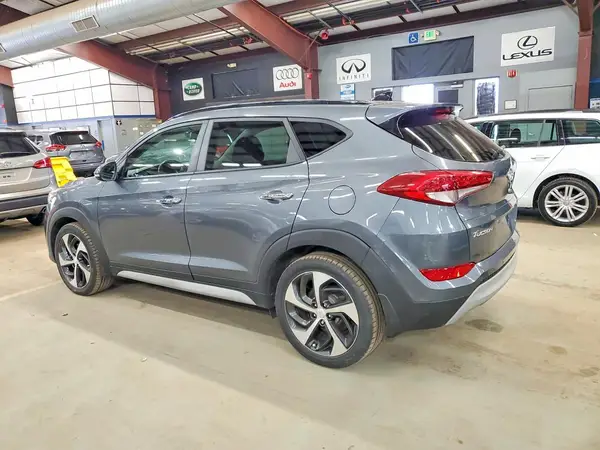 KM8J3CA28JU643814 2018 HYUNDAI TUCSON - Image 2