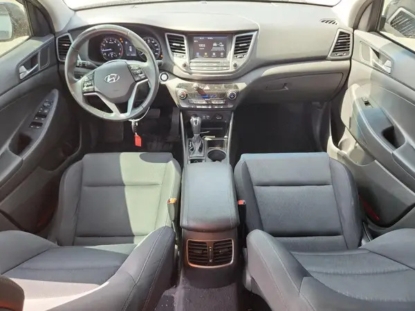 KM8J3CA28JU644817 2018 HYUNDAI TUCSON - Image 8