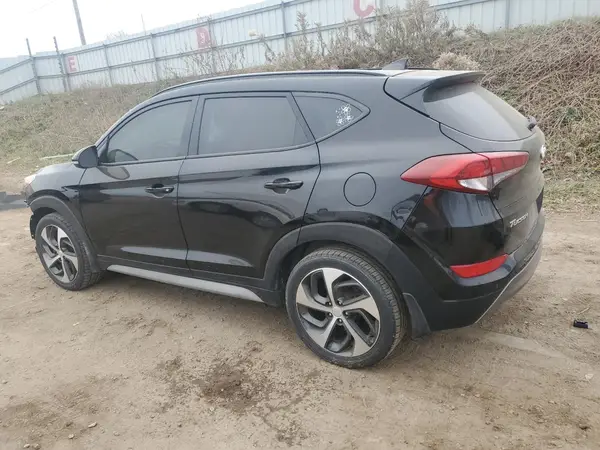KM8J3CA28JU645157 2018 HYUNDAI TUCSON - Image 2