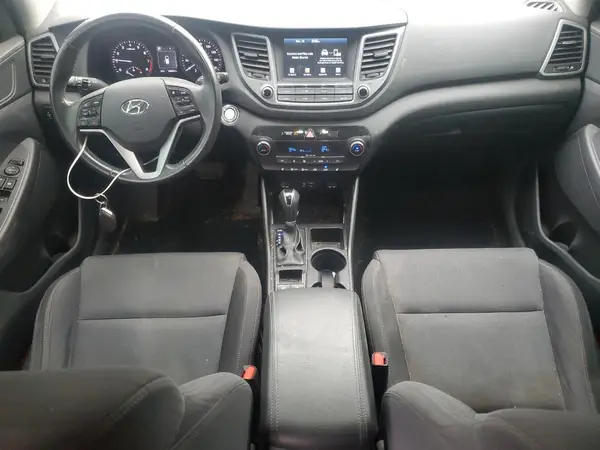 KM8J3CA28JU645157 2018 HYUNDAI TUCSON - Image 8