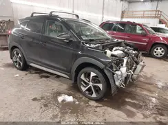 KM8J3CA28JU648236 2018 HYUNDAI TUCSON
