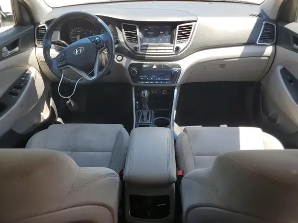 KM8J3CA28JU649175 2018 HYUNDAI TUCSON - Image 8
