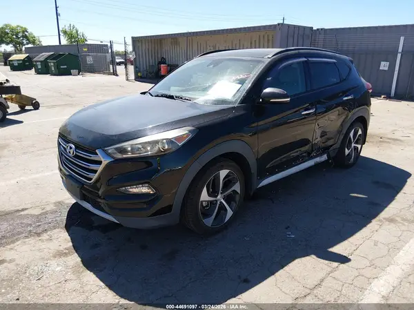 KM8J3CA28JU651007 2018 HYUNDAI TUCSON - Image 2