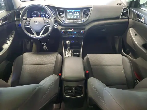 KM8J3CA28JU685304 2018 HYUNDAI TUCSON - Image 8
