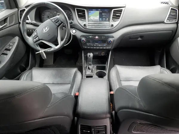 KM8J3CA28JU693032 2018 HYUNDAI TUCSON - Image 8