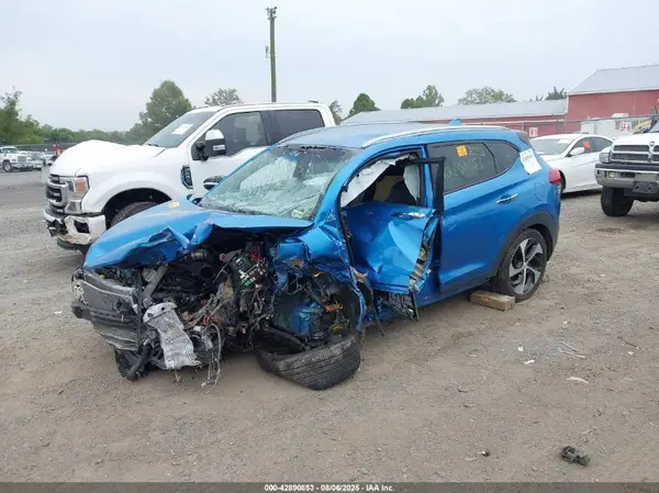 KM8J3CA28JU711092 2018 HYUNDAI TUCSON - Image 2