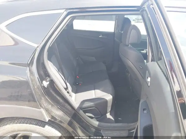KM8J3CA28JU716017 2018 HYUNDAI TUCSON - Image 8