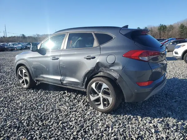 KM8J3CA28JU724490 2018 HYUNDAI TUCSON - Image 2
