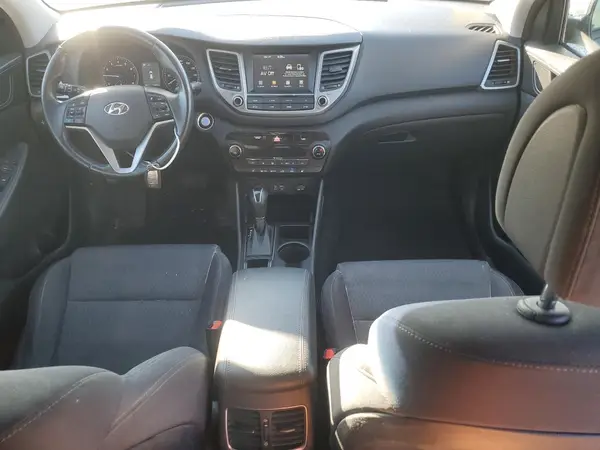 KM8J3CA28JU724490 2018 HYUNDAI TUCSON - Image 8