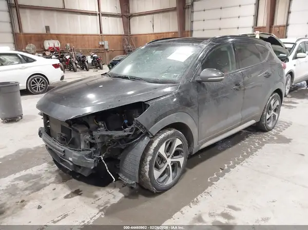 KM8J3CA28JU728989 2018 HYUNDAI TUCSON - Image 2