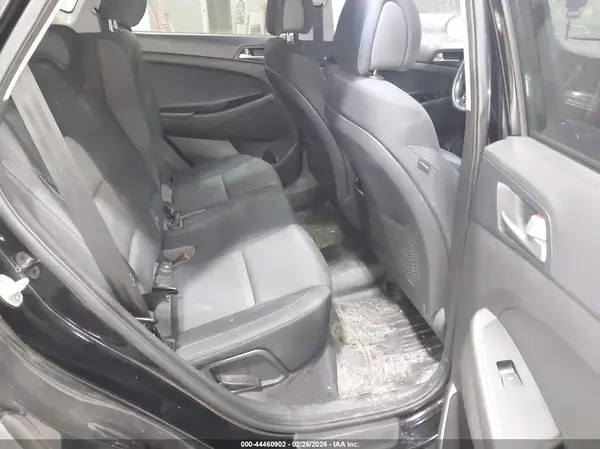 KM8J3CA28JU728989 2018 HYUNDAI TUCSON - Image 8