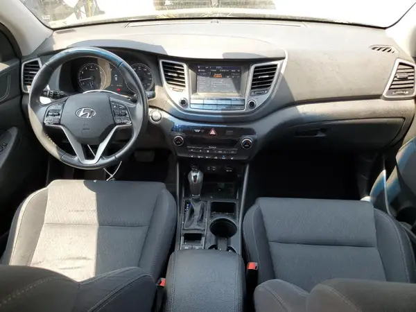 KM8J3CA28JU729379 2018 HYUNDAI TUCSON - Image 8