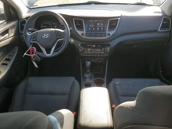 KM8J3CA28JU753150 2018 HYUNDAI TUCSON - Image 8