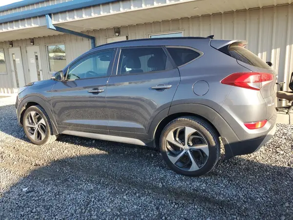 KM8J3CA28JU753813 2018 HYUNDAI TUCSON - Image 2