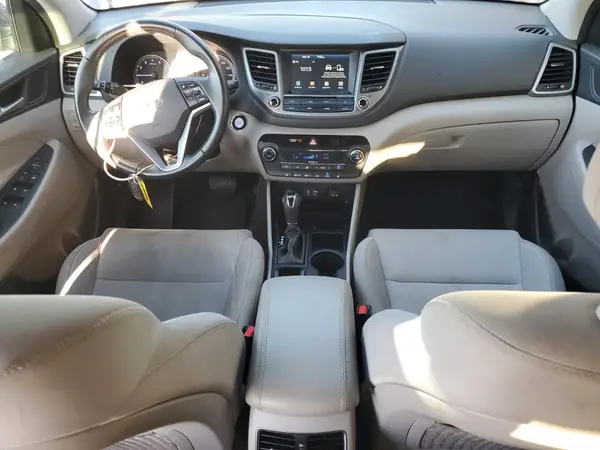 KM8J3CA28JU753813 2018 HYUNDAI TUCSON - Image 8