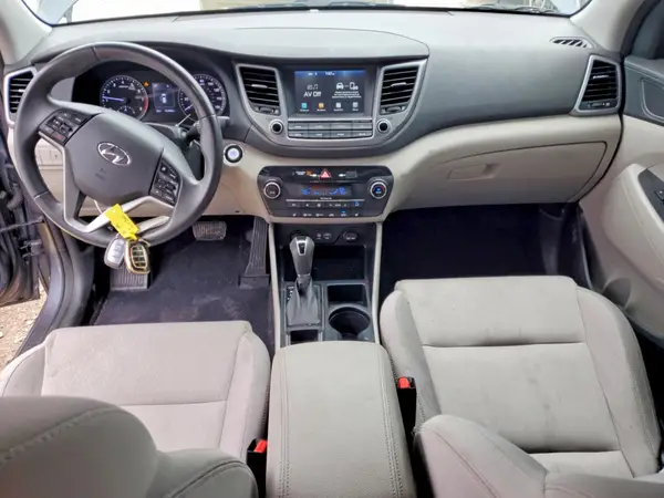 KM8J3CA28JU754654 2018 HYUNDAI TUCSON - Image 8