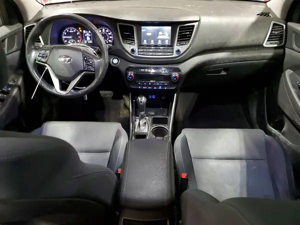 KM8J3CA28JU775584 2018 HYUNDAI TUCSON - Image 8