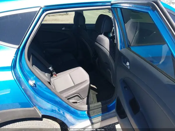 KM8J3CA28JU777979 2018 HYUNDAI TUCSON - Image 8