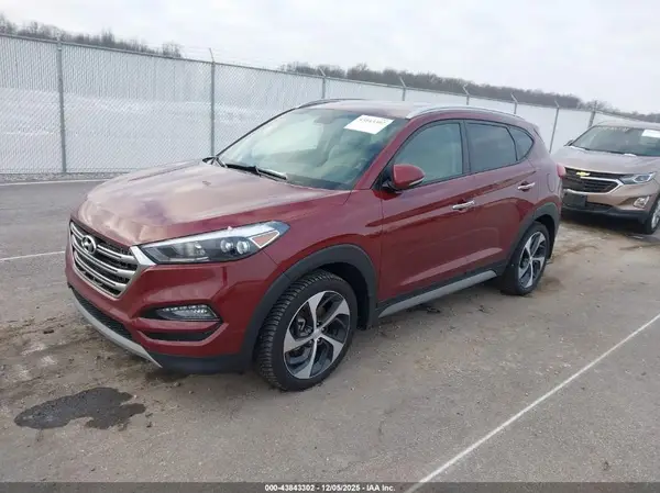 KM8J3CA28JU778341 2018 HYUNDAI TUCSON - Image 2