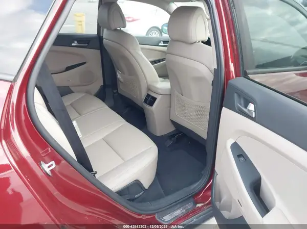 KM8J3CA28JU778341 2018 HYUNDAI TUCSON - Image 8