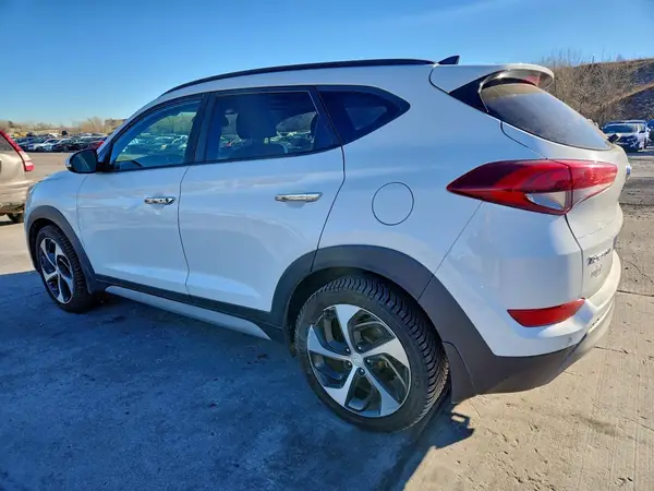 KM8J3CA28JU790943 2018 HYUNDAI TUCSON - Image 2
