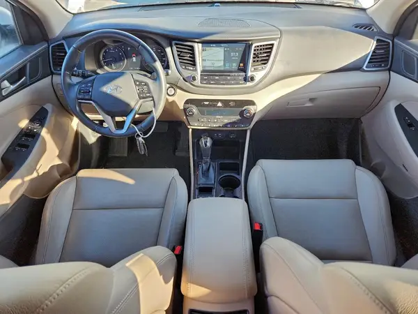 KM8J3CA28JU790943 2018 HYUNDAI TUCSON - Image 8