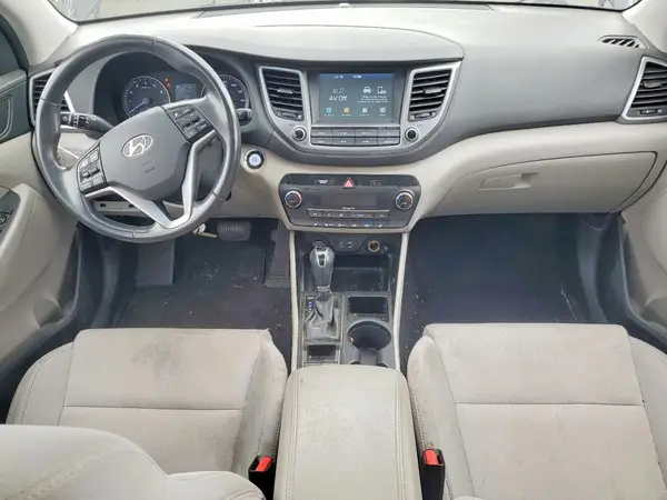 KM8J3CA28JU792076 2018 HYUNDAI TUCSON - Image 8