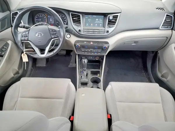 KM8J3CA28JU793910 2018 HYUNDAI TUCSON - Image 8