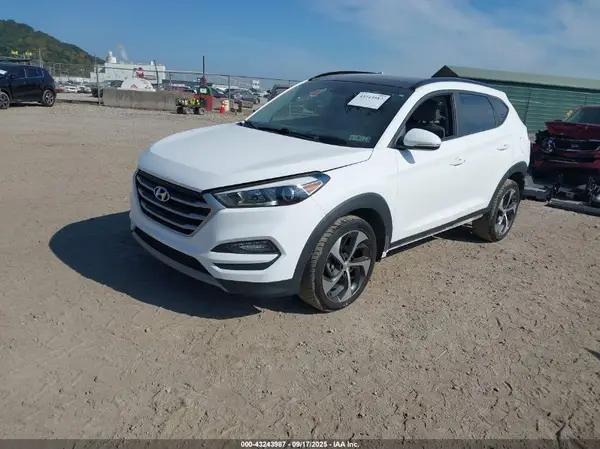 KM8J3CA28JU802282 2018 HYUNDAI TUCSON - Image 2