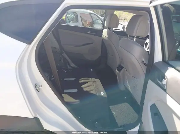 KM8J3CA28JU802282 2018 HYUNDAI TUCSON - Image 8