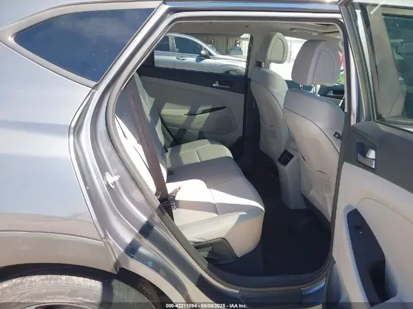 KM8J3CA28JU806025 2018 HYUNDAI TUCSON - Image 8