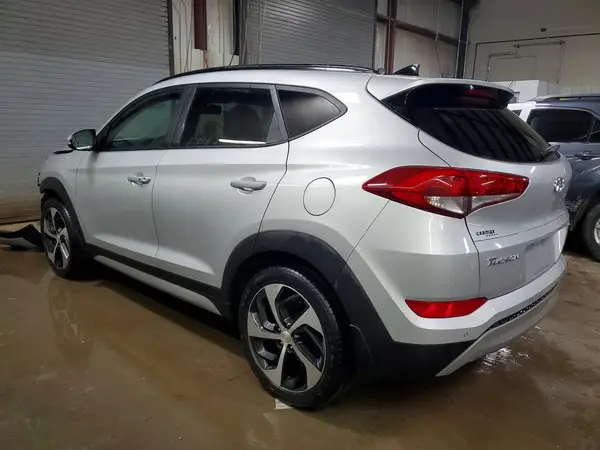 KM8J3CA28JU822385 2018 HYUNDAI TUCSON - Image 2