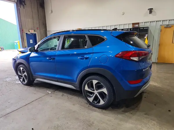 KM8J3CA28JU833516 2018 HYUNDAI TUCSON - Image 2