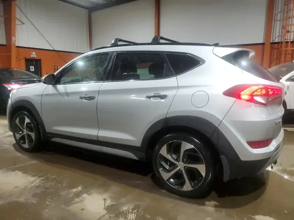 KM8J3CA28JU837114 2018 HYUNDAI TUCSON - Image 2