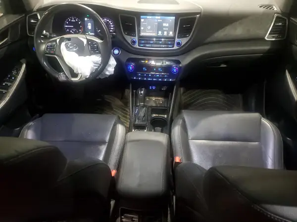 KM8J3CA28JU837114 2018 HYUNDAI TUCSON - Image 8