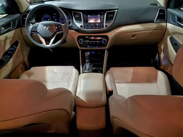 KM8J3CA29GU050570 2016 HYUNDAI TUCSON - Image 8