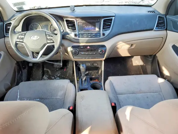 KM8J3CA29GU117085 2016 HYUNDAI TUCSON - Image 8