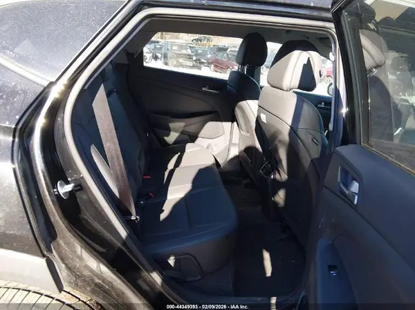 KM8J3CA29GU141161 2016 HYUNDAI TUCSON - Image 8