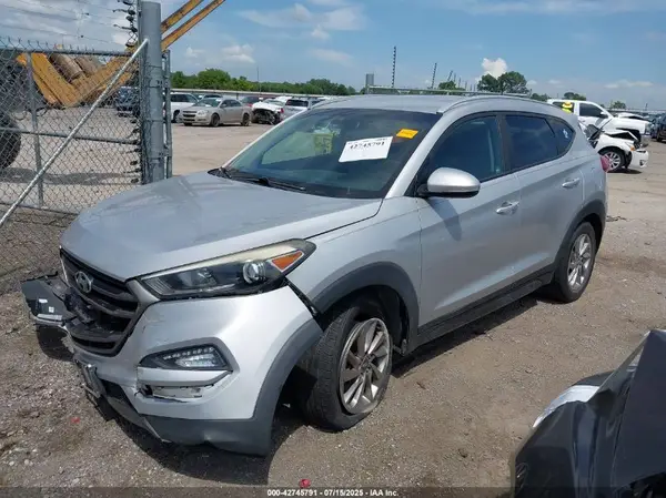 KM8J3CA29GU183023 2016 HYUNDAI TUCSON - Image 2