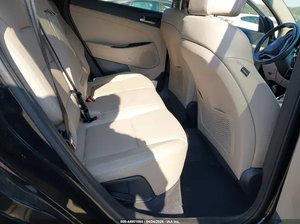 KM8J3CA29HU282877 2017 HYUNDAI TUCSON - Image 8