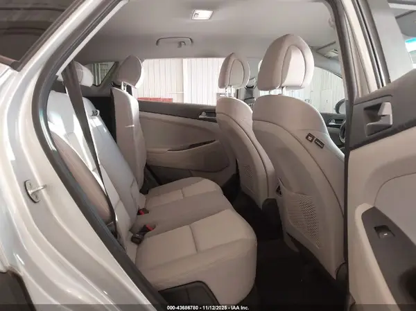 KM8J3CA29HU294687 2017 HYUNDAI TUCSON - Image 8