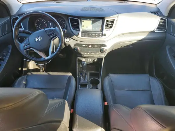 KM8J3CA29HU300651 2017 HYUNDAI TUCSON - Image 8