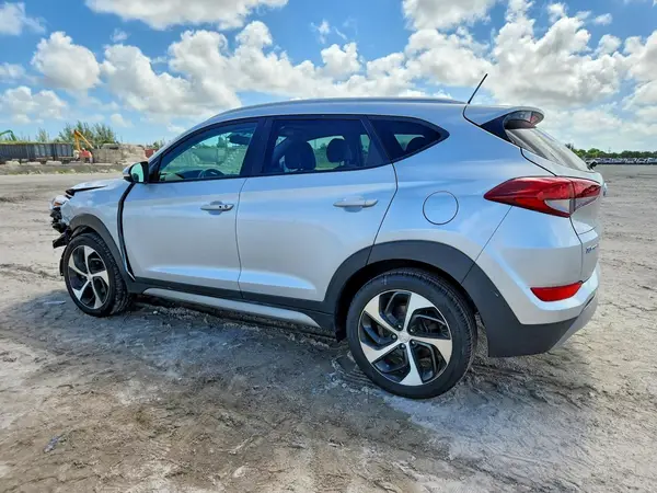 KM8J3CA29HU301797 2017 HYUNDAI TUCSON - Image 2