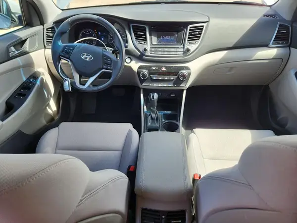 KM8J3CA29HU301797 2017 HYUNDAI TUCSON - Image 8