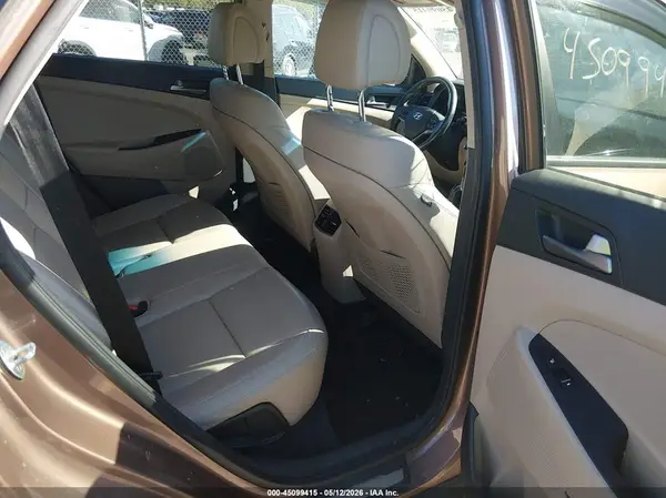 KM8J3CA29HU305042 2017 HYUNDAI TUCSON - Image 8
