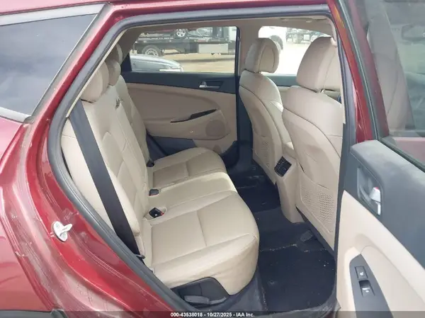 KM8J3CA29HU307891 2017 HYUNDAI TUCSON - Image 8