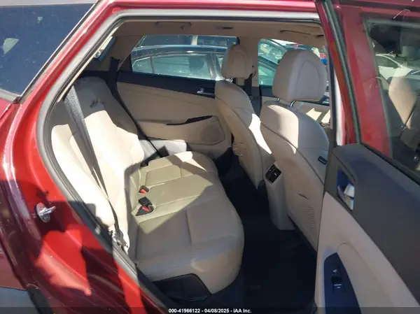KM8J3CA29HU307924 2017 HYUNDAI TUCSON - Image 8